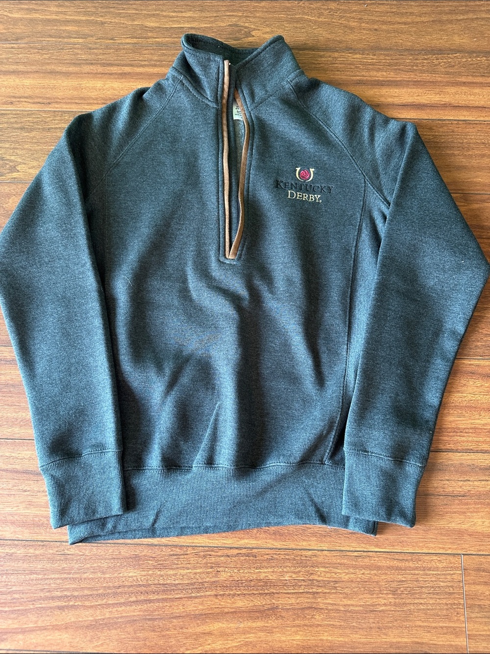 👨🏻👨🏻GUC Artisan Dark Gray Quarter-Zip Kentucky Derby Pullover👨🏻👨🏻